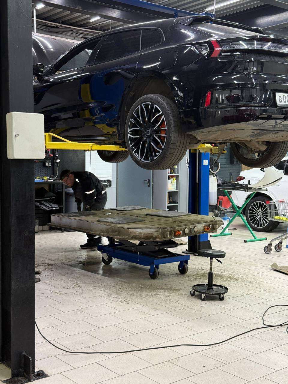 Замена батареи на Zeekr 001 — это приговор?